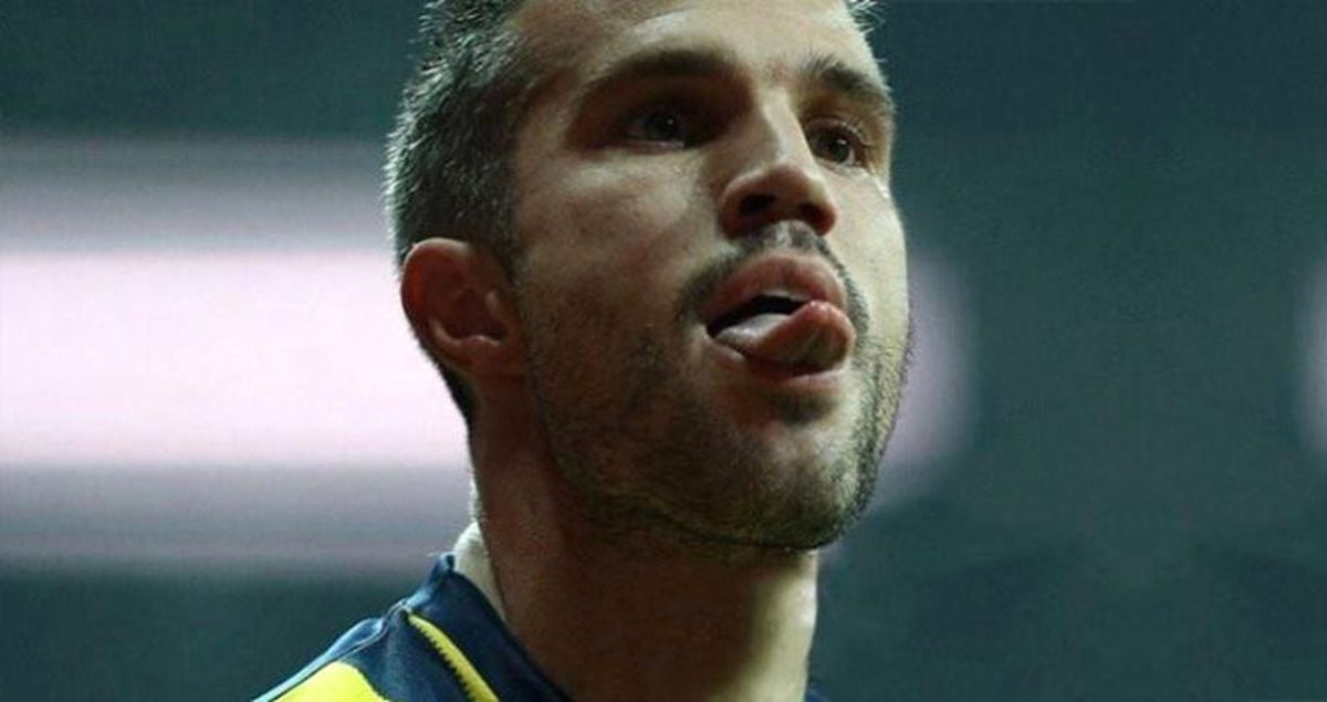 Tahkim Kurulu, Robin van Persie'ye Verilen 3 Maçlık Cezayı 2 Maça İndirdi