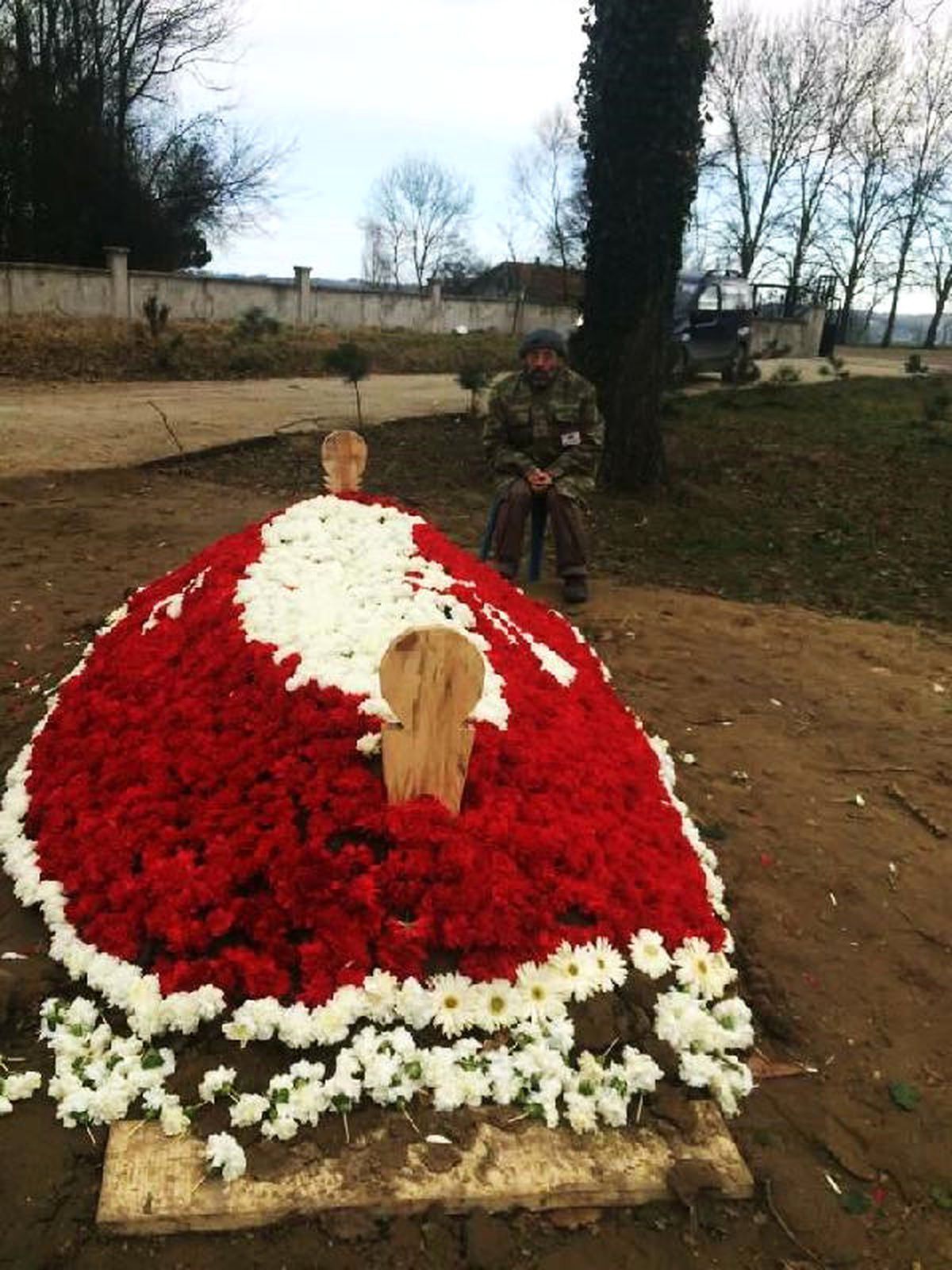 Şehit Babası, Oğlunun Mezarının Başından Ayrılmıyor