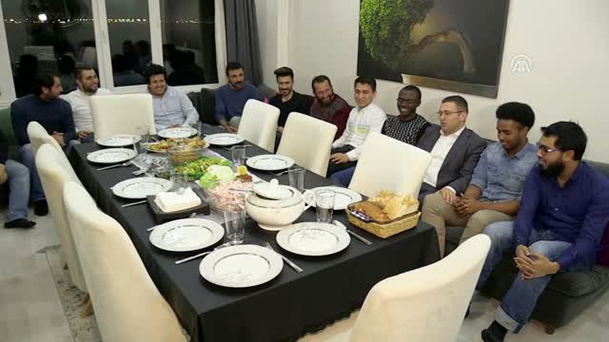 Türk Kültürünü Misafir Oldukları Evlerde Öğreniyorlar