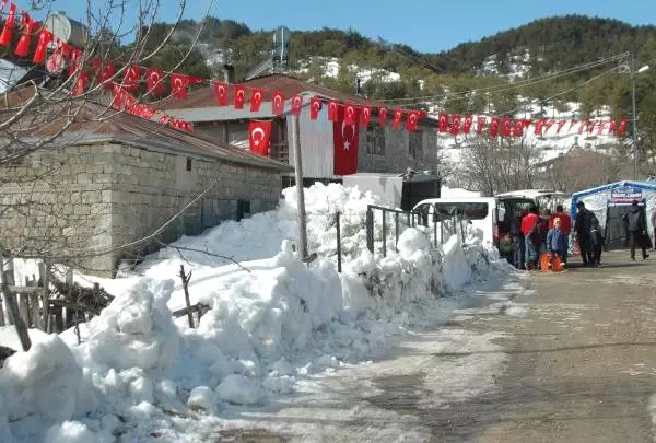 Adana'ya Defnedilen Şehit İçin Memleketinde Mevlit Okutuldu Adana'ya Defnedilen Şehit İçin Memleketinde Mevlit Okutuldu