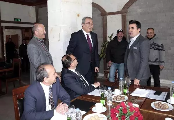 Başkan Ünver'den, 'Aşk ve Mavi' Setine Ziyaret Başkan Ünver'den, 'Aşk ve Mavi' Setine Ziyaret