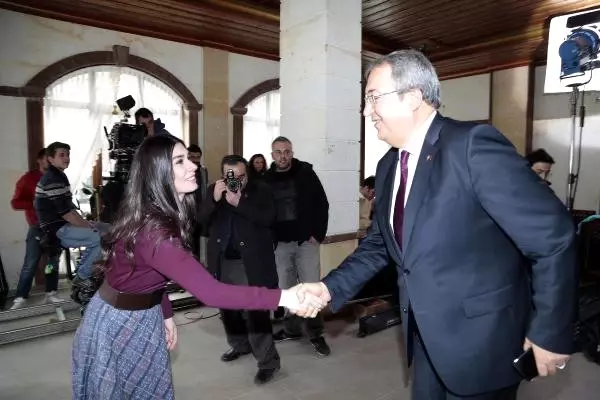 Başkan Ünver'den, 'Aşk ve Mavi' Setine Ziyaret Başkan Ünver'den, 'Aşk ve Mavi' Setine Ziyaret