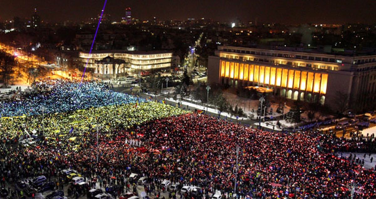 Bükreş'te Onbinlerin Yolsuzluk Protestosu Sürüyor