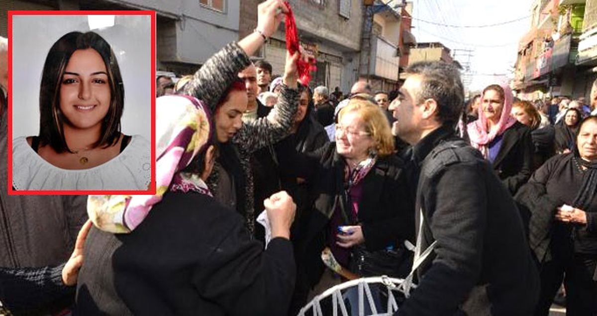 Cenazesinde Davul Çalınan Genç Kız Gelinlikle Defnedildi