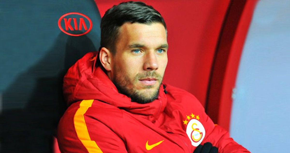Fenerbahçeli Taraftarlar Podolski'ye Yüklendi: Al Sana Pastırma