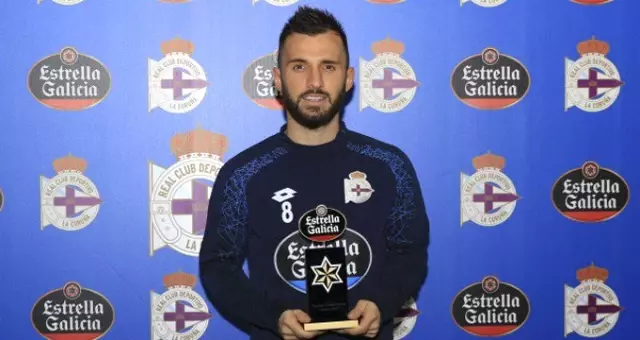 Emre Çolak, Deportivo'da Ayın Futbolcusu Ödülünü Aldı