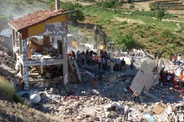 Konya'da 18 Kişinin Öldüğü Çöken Yurt ile İlgili 3 Sanığa Ceza