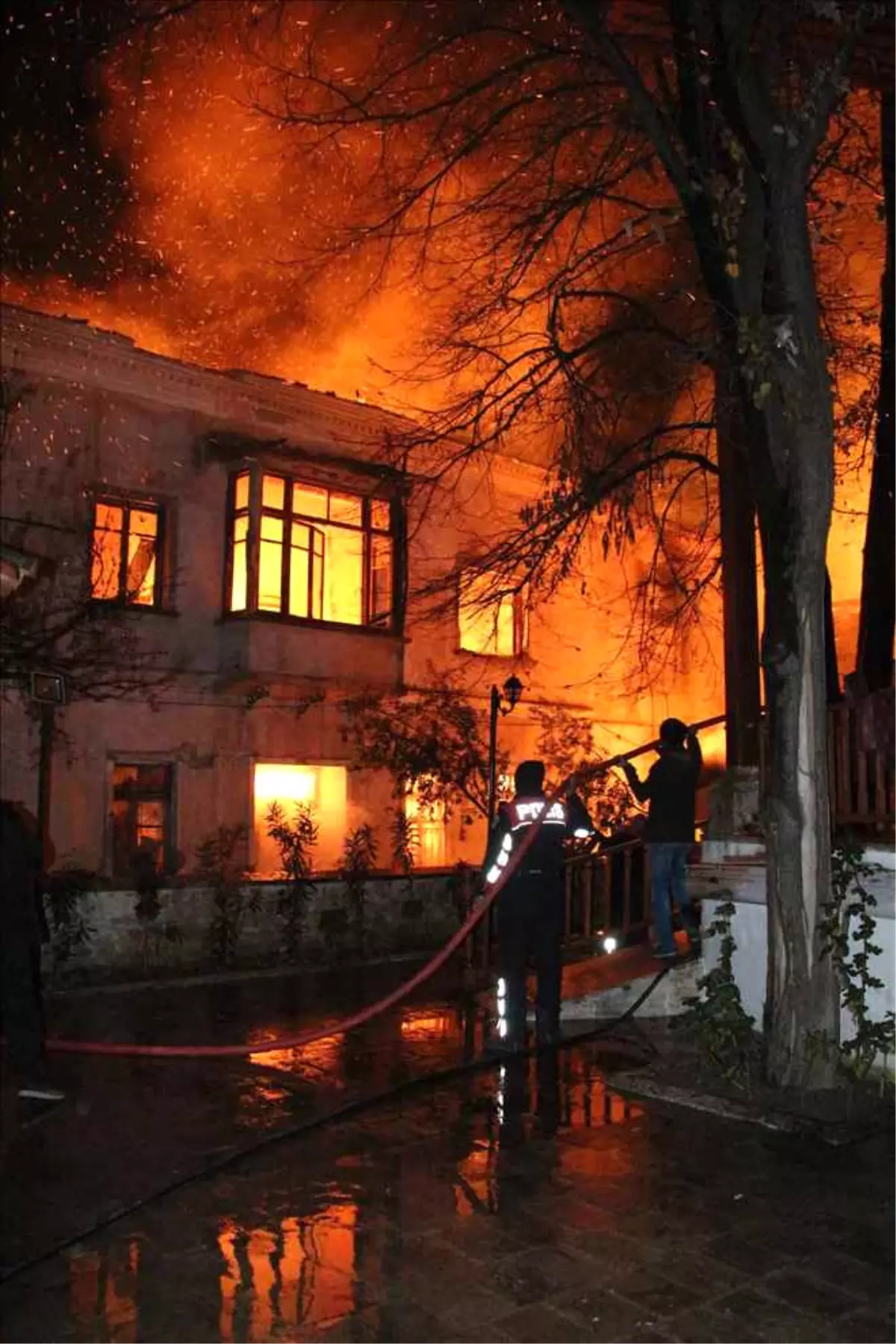 Kuşadası�nda Ev Yangını Haber