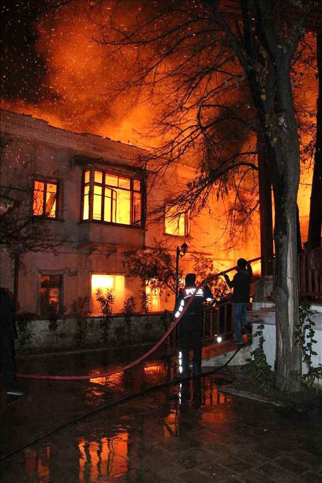 Kuşadası�nda Ev Yangını Haber