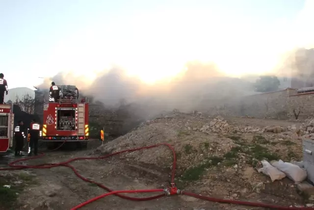 Kuşadası�nda Tarihi Ev Alevlere Teslim Oldu Yerel