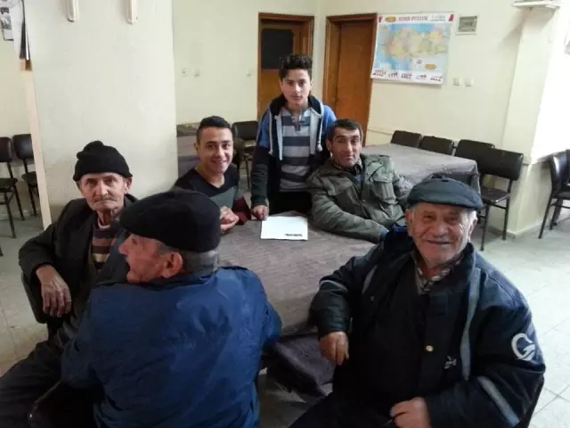 Öğrenciler Köy Kahvehanelerini Gezip Kan Bağışı Topluyor Öğrenciler Köy Kahvehanelerini Gezip Kan Bağışı Topluyor