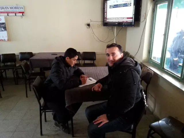 Öğrenciler Köy Kahvehanelerini Gezip Kan Bağışı Topluyor Öğrenciler Köy Kahvehanelerini Gezip Kan Bağışı Topluyor