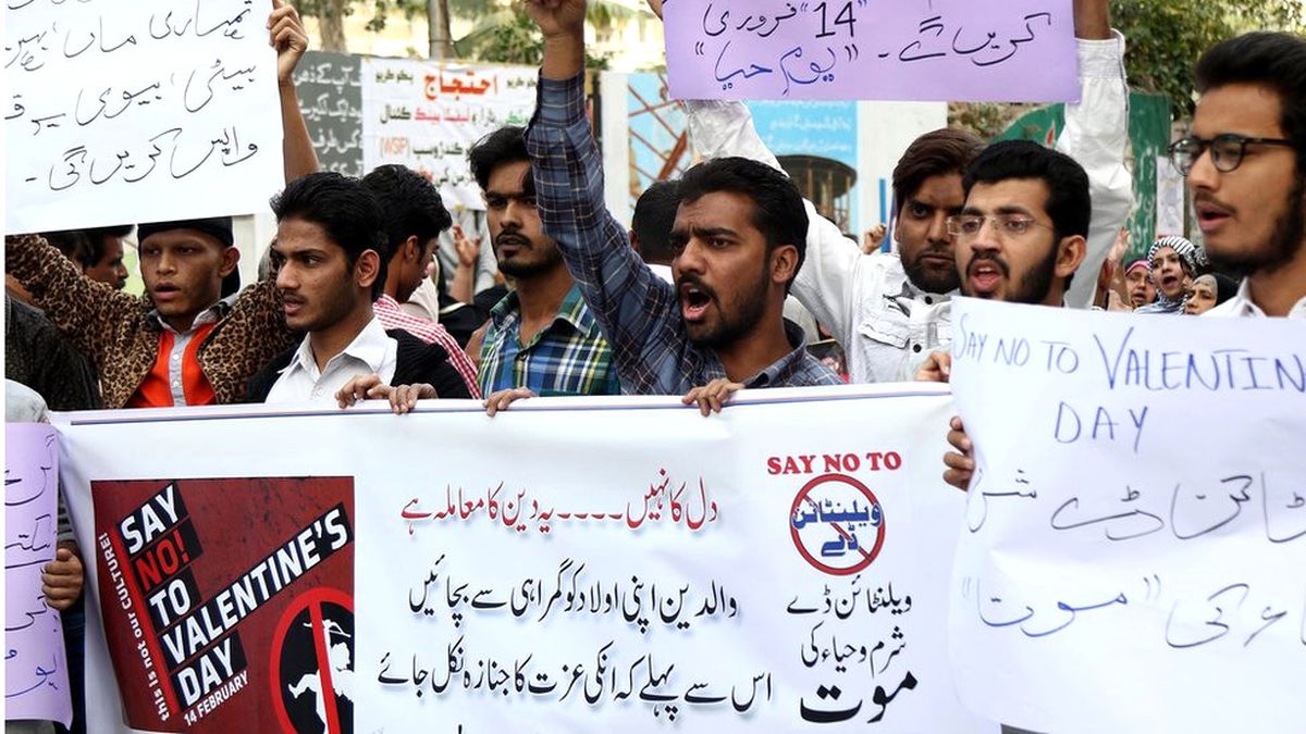 Pakistan'ın Başkentinde 'Sevgililer Günü Yasaklandı'