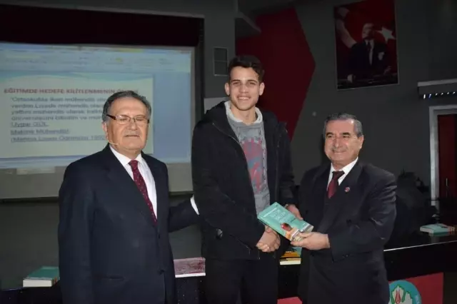 Eğitimci Yazar Kadir Keskin Gençlerle Buluştu Eğitimci Yazar Kadir Keskin Gençlerle Buluştu