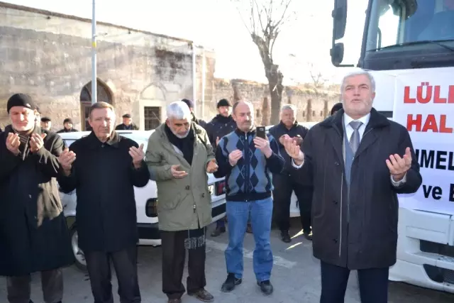 Halep'e Gidecek Tırlar Dualarla Uğurlandı