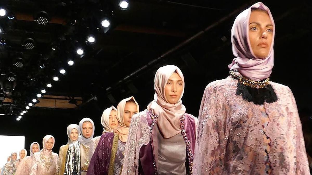 New York Moda Haftasına İlk Kez Düzenlenen Tesettür Defilesi Damga Vurdu