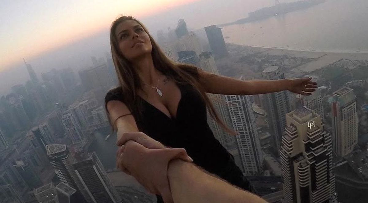 Rus Modelin Gökdelenin Tepesindeki Çekimine Tepki Yağdı
