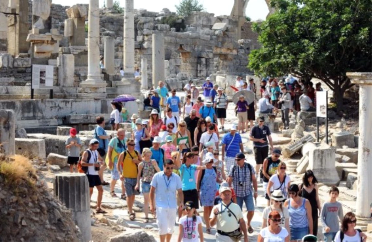 Турция 1 июня. Религиозный туризм в Турции. Измир люди. «Miras» туристы фото. Turist 2014.