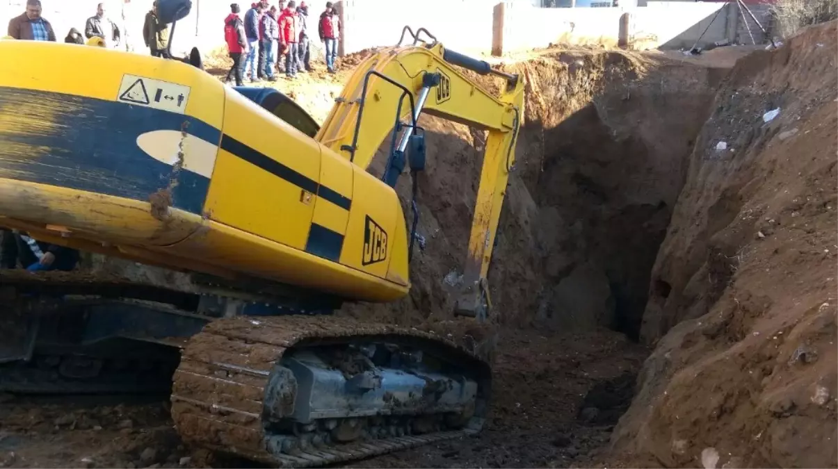 Dha Yurt - Kızıltepe'de Göçük Meydana Gelen Kuyuda Kalan Kişiyi Kurtarma Çalışması Sürüyor