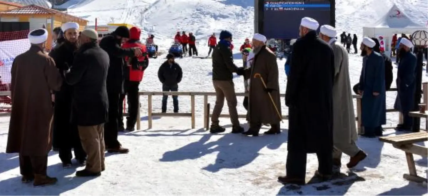 Erzurum Ismailağa Camaati Gece Meyhanede, Gündüz Festivalde