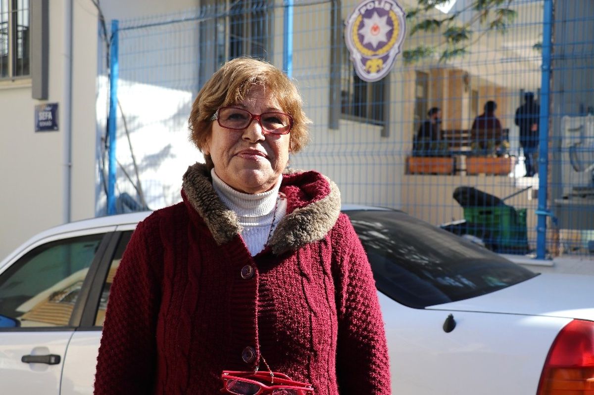 İzmir'de Referandum Çalışması Yapan CHP'li Kadınlara Saldırı
