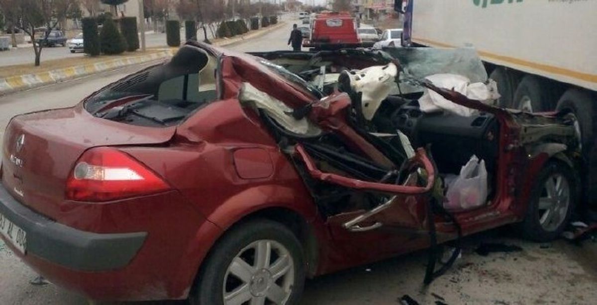 Kediye Çarpmamak İçin Direksiyon Kırınca TIR'ın Altına Girdi