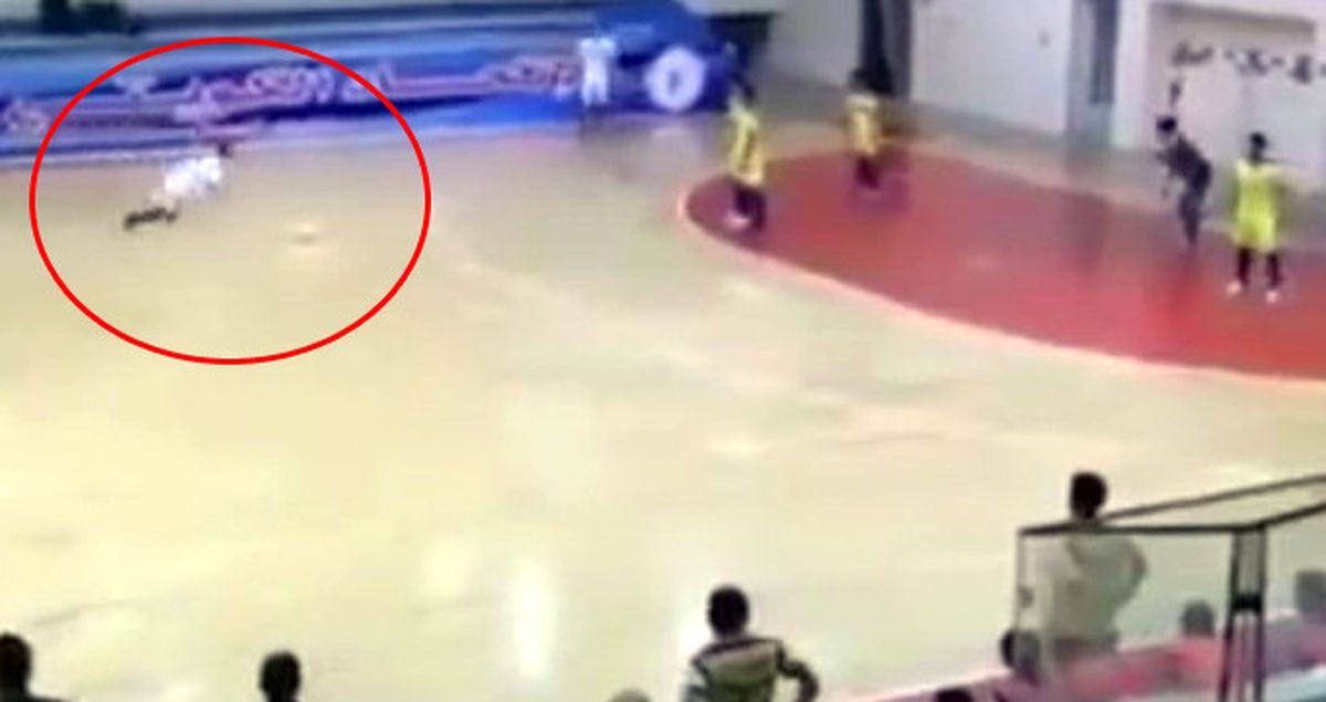 Salon Futbolunda Görülmemiş Taktikle Gol Atıldı