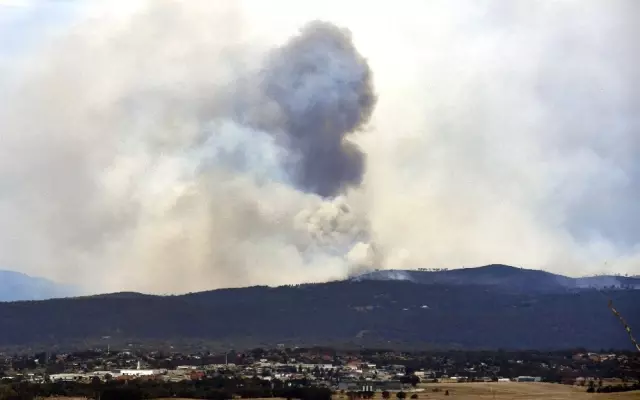 Avustralya'daki Orman Yangınında 15 Ev Kül Oldu