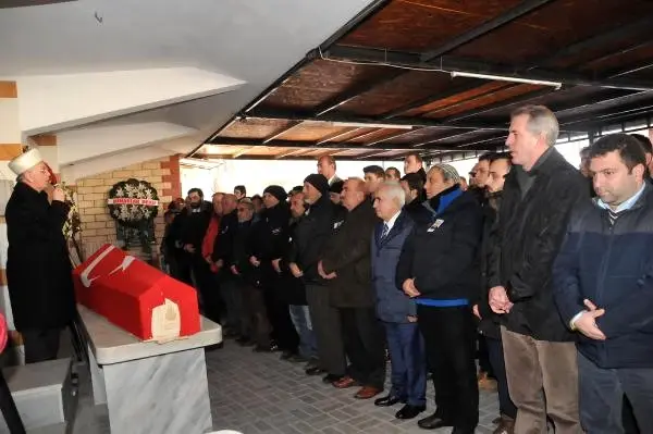 Babasının Cenazesini Cep Telefonundan İzledi