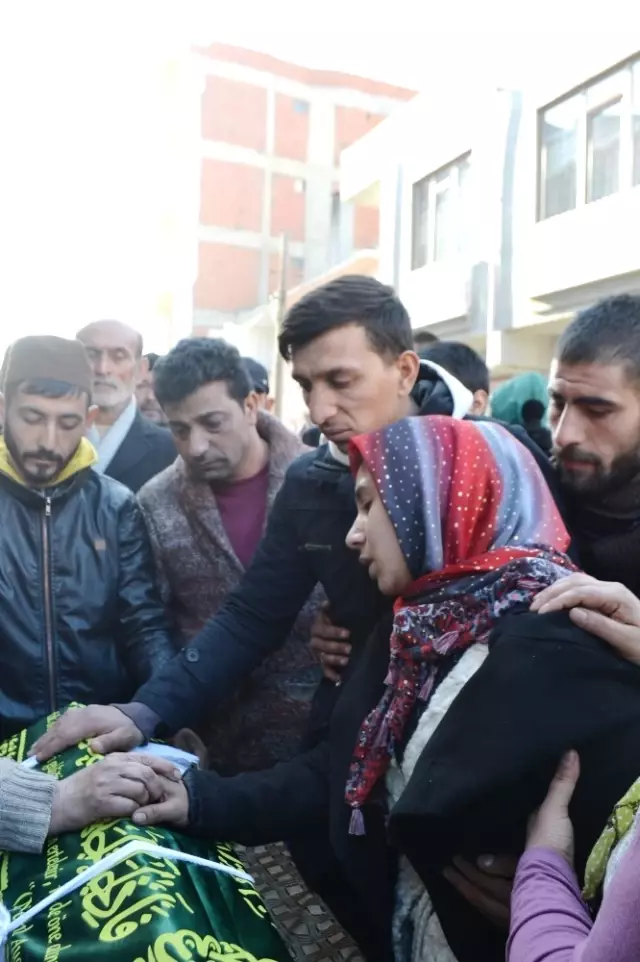 Gelibolu�da Yangında Ölen 13 Aylık Bebek Toprağa Verildi