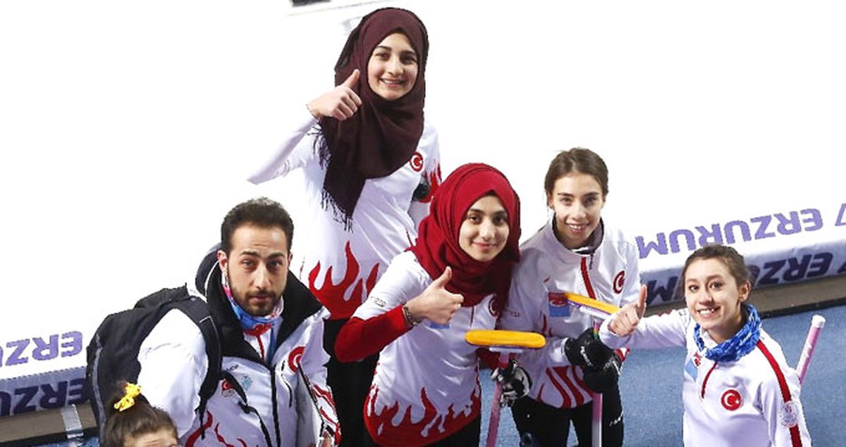 Gençler Kış Oyunlarında Kızlar Curling'de Gümüş Madalya Kazandık