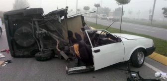 Kaza Yaparak İkiye Ayrılan Otomobilin Sürücüsü Hafif Yaralı Kurtuldu