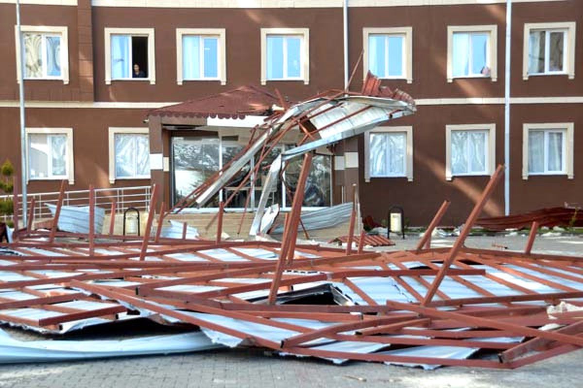 Siirt'te 2 Bin Kişilik Kız Öğrenci Yurdunun Çatışı Çöktü