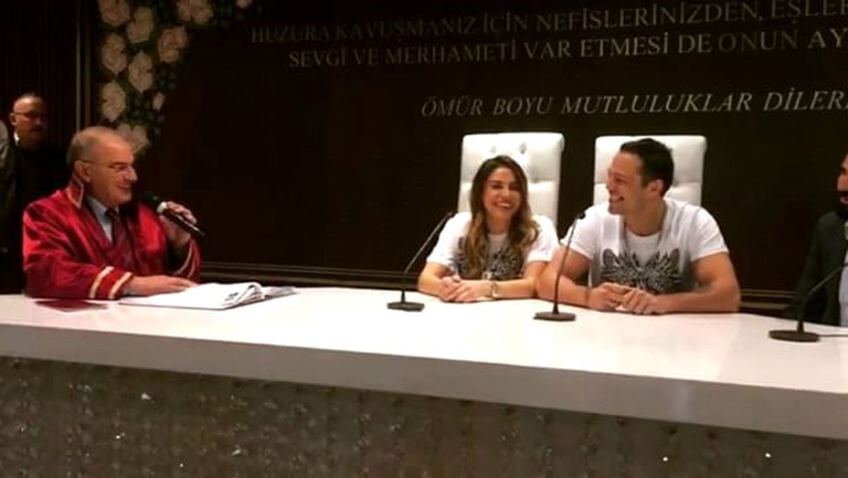 Survivor 2016 Şampiyonu Avatar Atakan, Sade Bir Törenle Evlendi