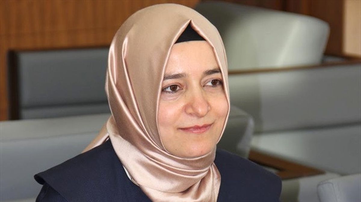 Betül Sayan Kaya'nın Twitter Hesabı Çalındı