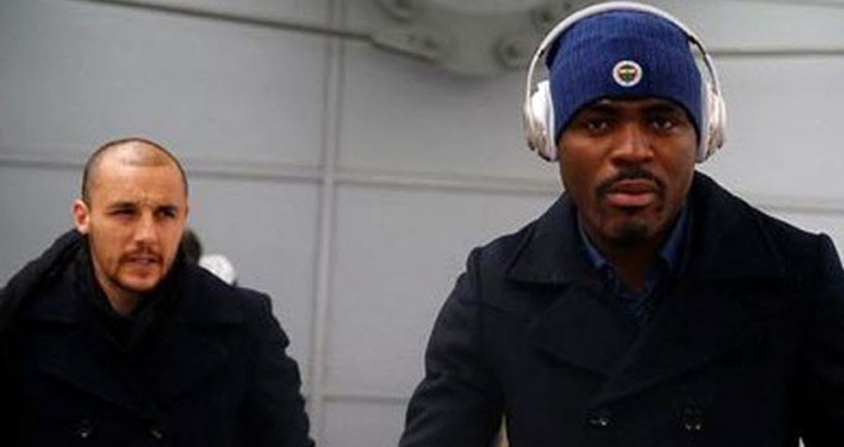 Fenerbahçeli Futbolcular: Emenike Cenaze Evinde Müzik Dinliyor