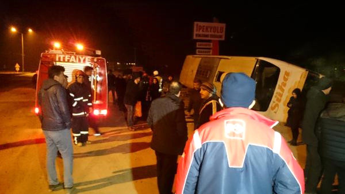 Konya'da Otobüs ile Otomobil Çarpıştı: 6 Yaralı