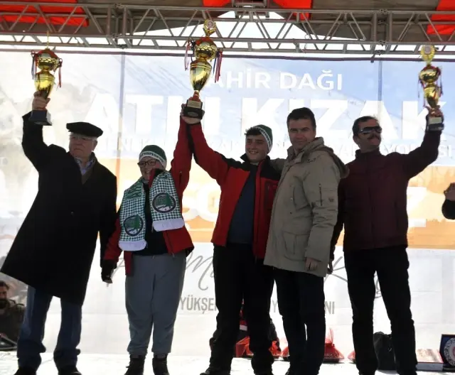 1. Ahir Dağı Atlı Kızak Yarışması Sona Erdi 1. Ahir Dağı Atlı Kızak Yarışması Sona Erdi