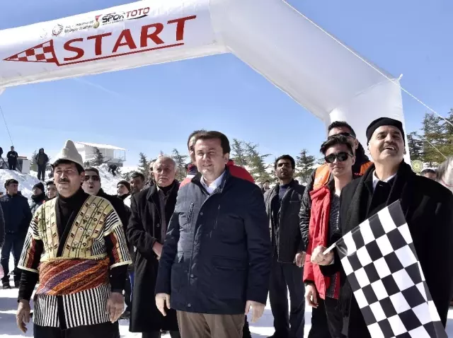1. Ahir Dağı Atlı Kızak Yarışması Sona Erdi 1. Ahir Dağı Atlı Kızak Yarışması Sona Erdi