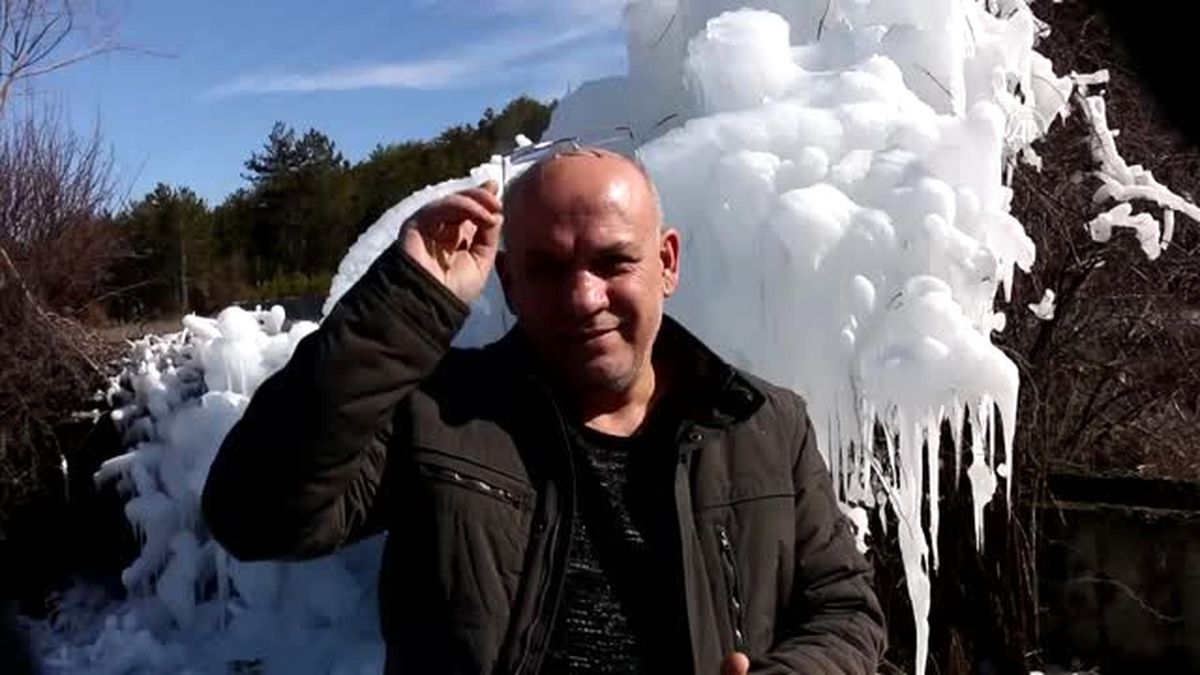 Mudurnu'da Patlayan Su Şebekesi Buz Kütlesi Oluşturdu