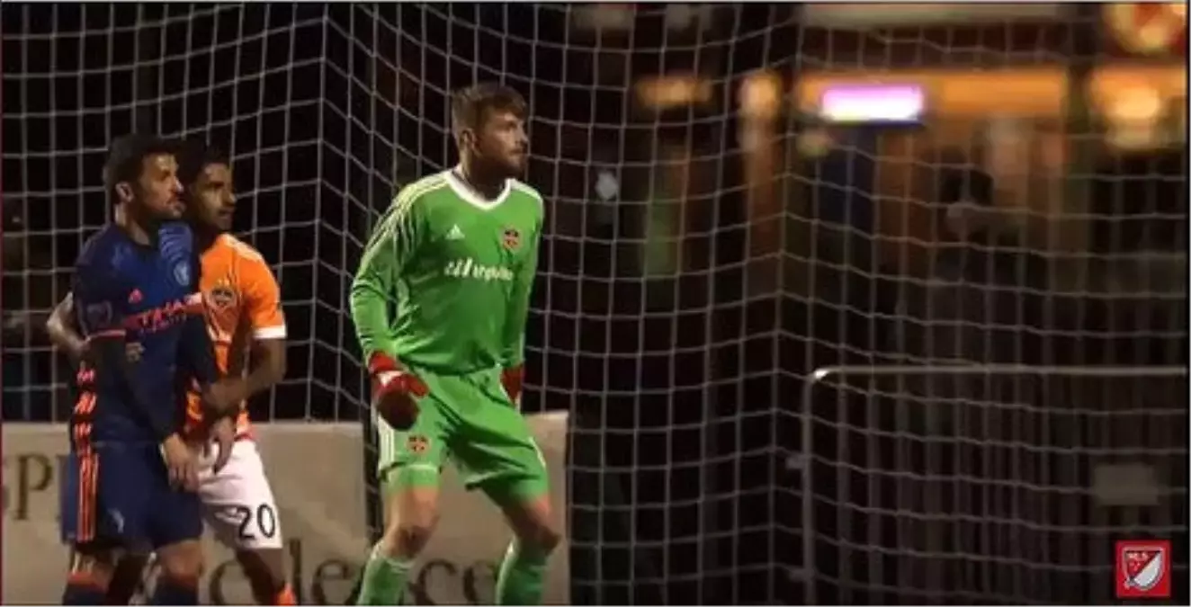 Video Hakem, David Villa'yı Oyundan Attı!