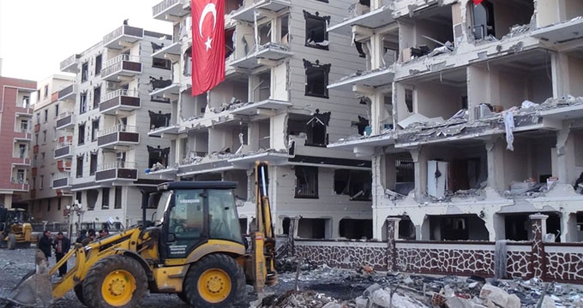 Viranşehir'deki Patlama Alanında Kopmuş Baş ve İnsan Uzuvları Bulundu