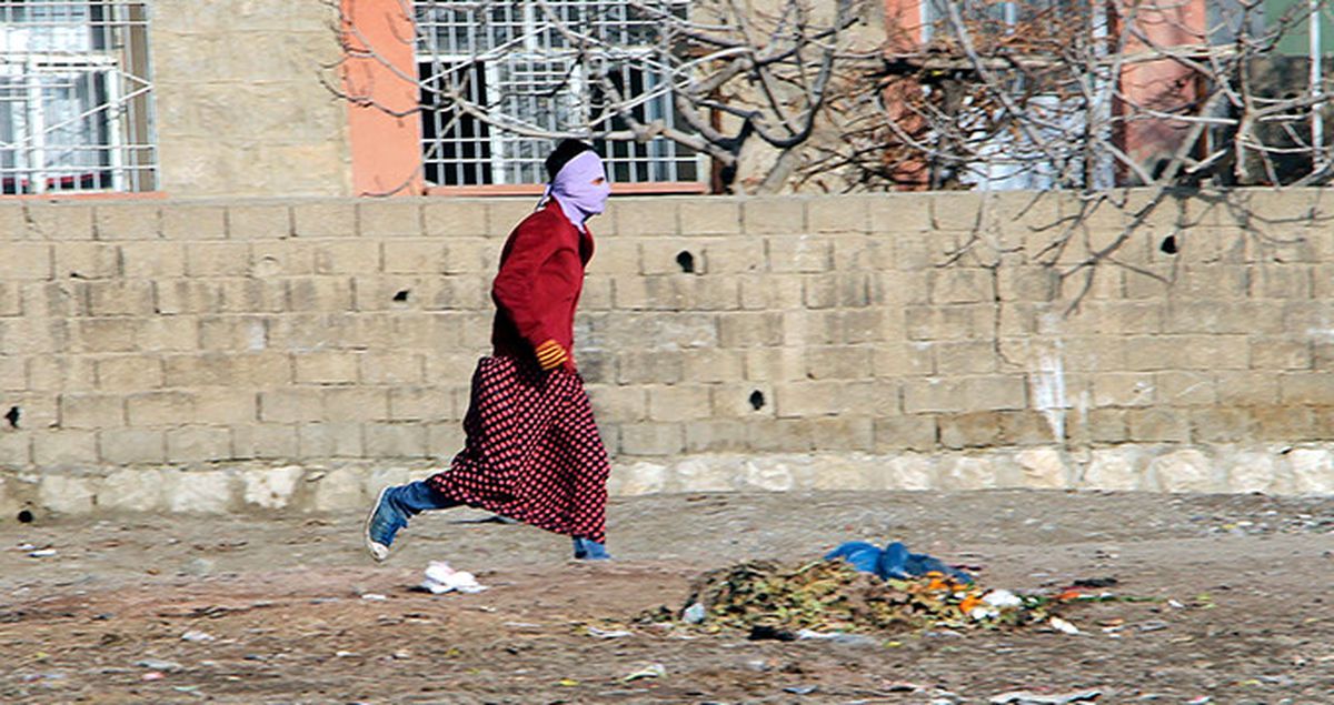 Diyarbakır'da Etekli ve Fistanlı Soygun Güvenlik Kamerasında!
