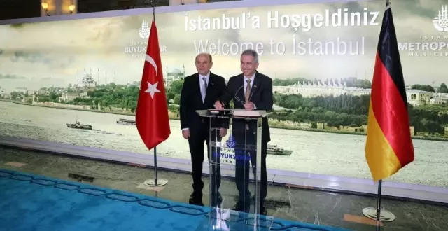 Frankfurt Belediye Başkanı, Türk Eşiyle Birlikte İbb'yi Ziyaret Etti