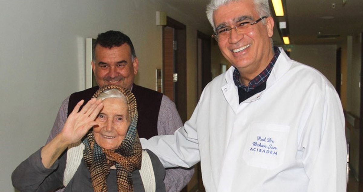 Hastaneye Yatalak Gelen Kadın, Ameliyatın Ardından Yürüyerek Çıktı