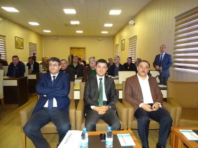 İncirliova'da Çiftçi Bilgilendirme Toplantısı Yapıldı İncirliova'da Çiftçi Bilgilendirme Toplantısı Yapıldı
