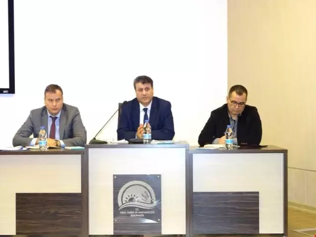İncirliova'da Çiftçi Bilgilendirme Toplantısı Yapıldı İncirliova'da Çiftçi Bilgilendirme Toplantısı Yapıldı