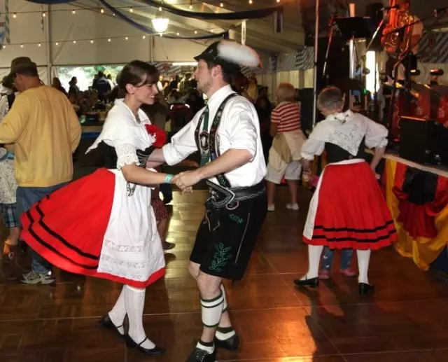 Nürnberg'de 10 Ülkenin Dansçıları İzleyenleri Büyüledi Nürnberg'de 10 Ülkenin Dansçıları İzleyenleri Büyüledi
