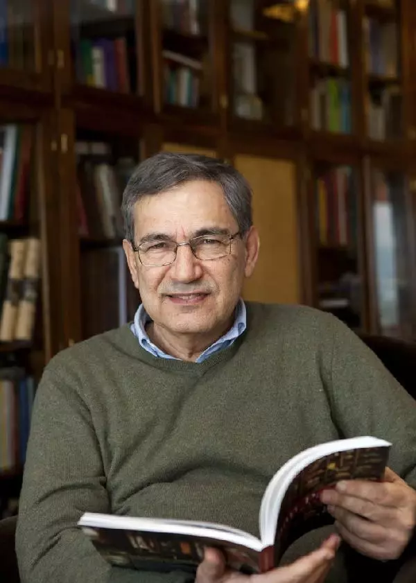 Orhan Pamuk'a St. Petersburg Üniversitesi'nden Şeref ...