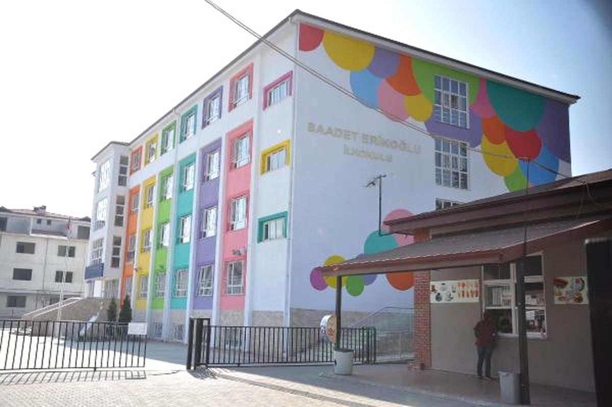 Denizli'de Öğretmenin Bahçede Oynayan Öğrenciyi Dövdüğü İddiası